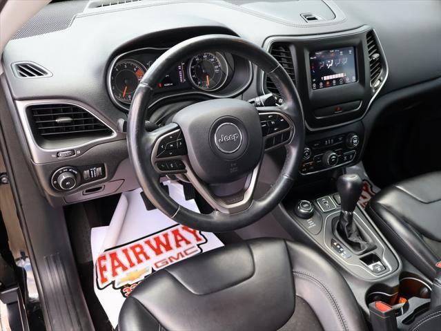 Photo of 2019 Diamond Black Crystal Pearlcoat Jeep Cherokee