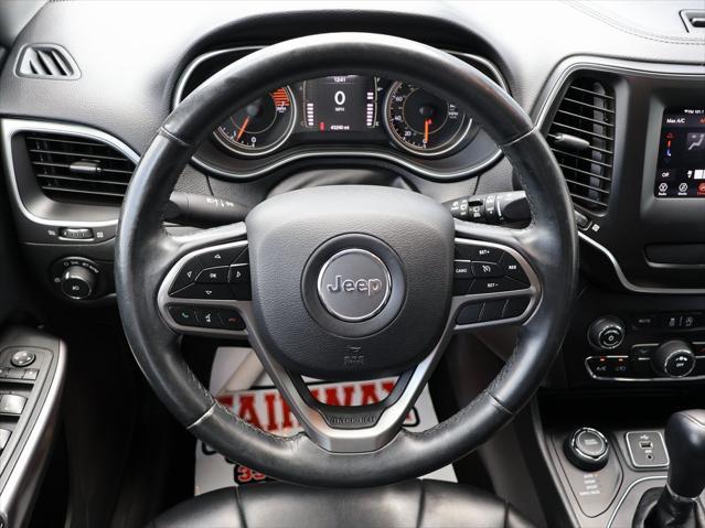 Photo of 2019 Diamond Black Crystal Pearlcoat Jeep Cherokee