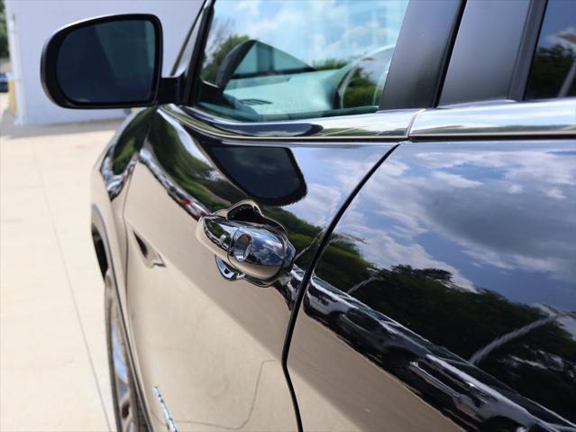 Photo of 2019 Diamond Black Crystal Pearlcoat Jeep Cherokee