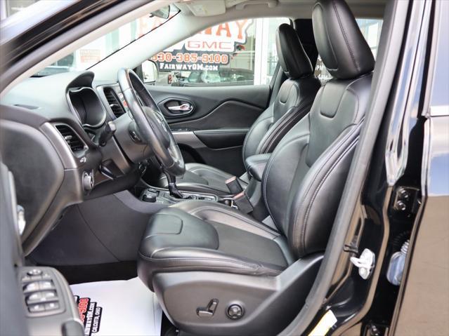 Photo of 2019 Diamond Black Crystal Pearlcoat Jeep Cherokee