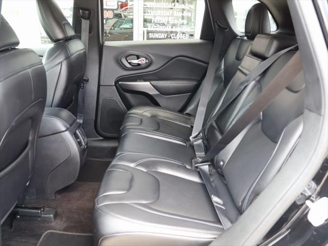 Photo of 2019 Diamond Black Crystal Pearlcoat Jeep Cherokee