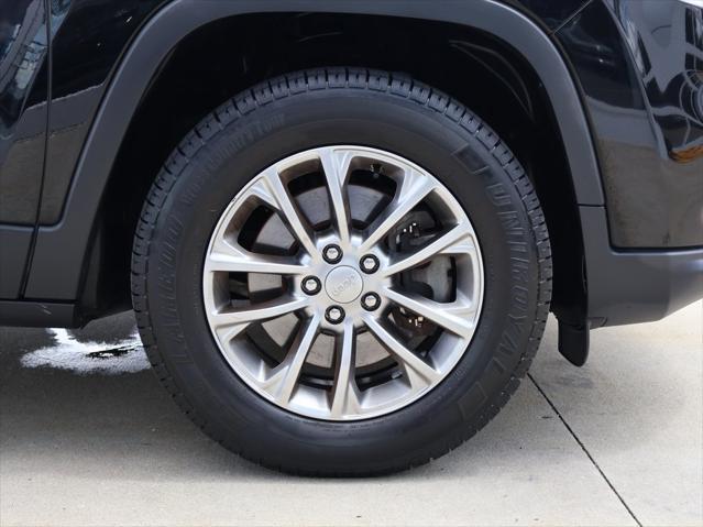 Photo of 2019 Diamond Black Crystal Pearlcoat Jeep Cherokee