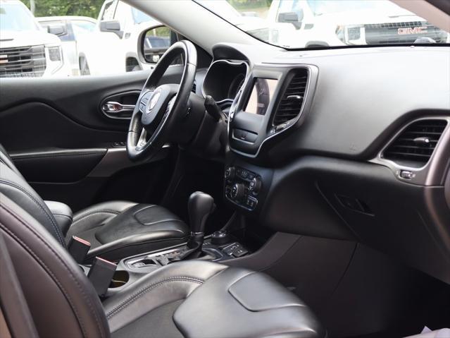 Photo of 2019 Diamond Black Crystal Pearlcoat Jeep Cherokee