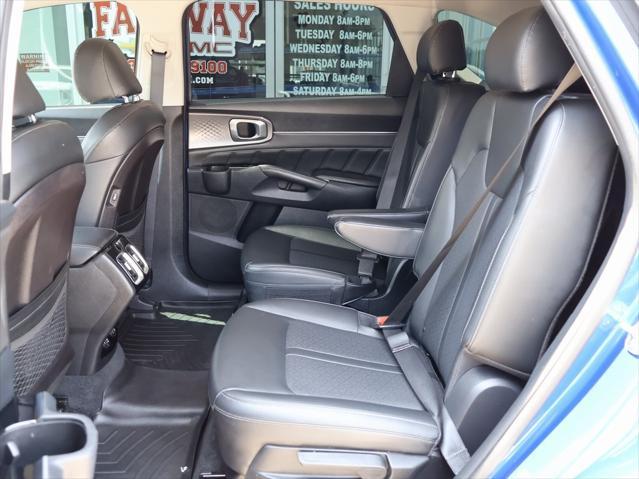 Photo of 2022 Sapphire Blue Kia Sorento