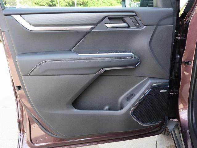 Photo of 2025 Crystal Metallic GMC Acadia