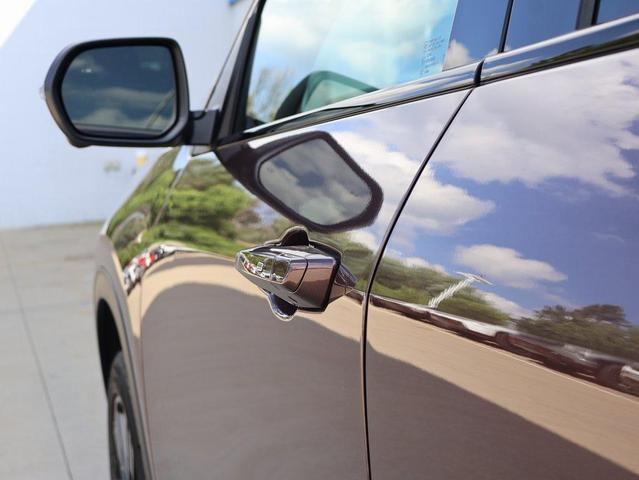Photo of 2025 Crystal Metallic GMC Acadia