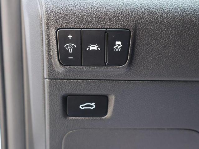 Photo of 2023 Glacial White Pearl Kia K5