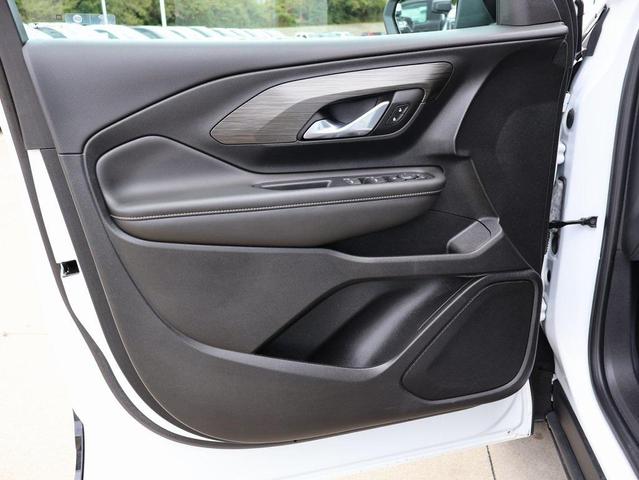 Photo of 2022 Summit White GMC Terrain