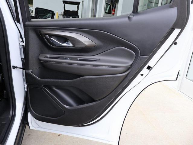 Photo of 2022 Summit White GMC Terrain