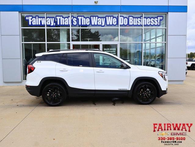 Photo of 2022 Summit White GMC Terrain