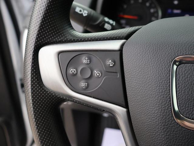 Photo of 2022 Summit White GMC Terrain