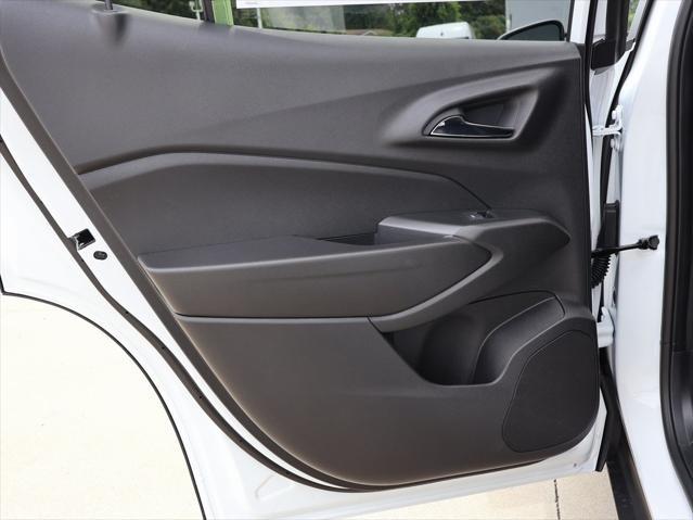 Photo of 2025 Summit White Chevrolet Trax