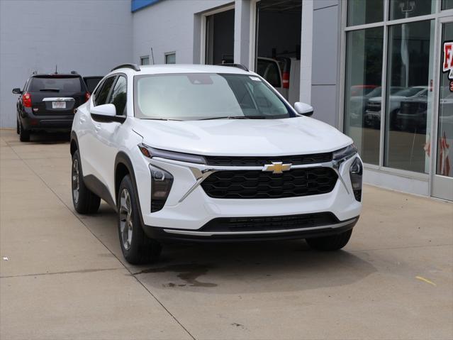 Photo of 2025 Summit White Chevrolet Trax