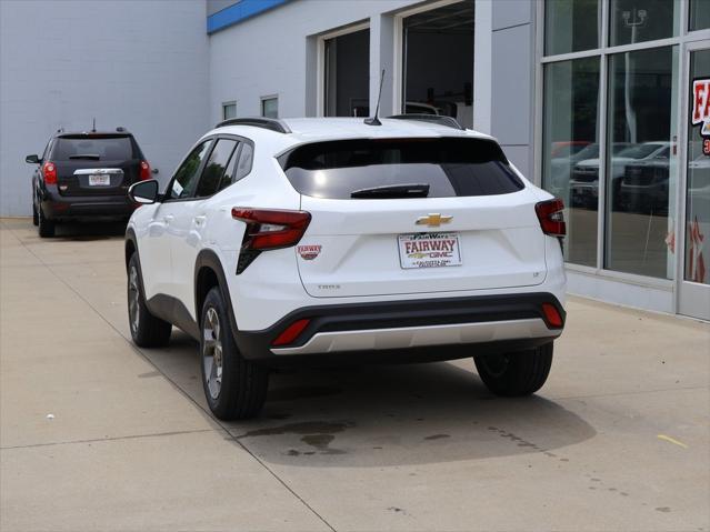 Photo of 2025 Summit White Chevrolet Trax