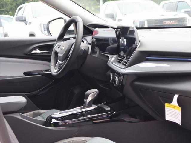 Photo of 2025 Summit White Chevrolet Trax