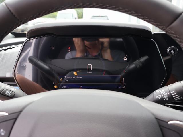 Photo of 2025 Summit White Chevrolet Trax