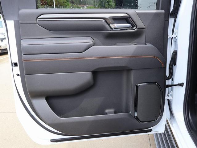 Photo of 2025 Summit White GMC Sierra 2500