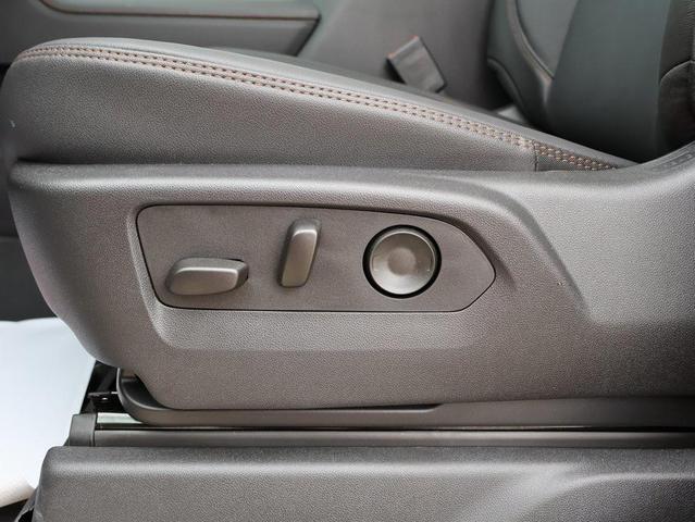 Photo of 2025 Summit White GMC Sierra 2500