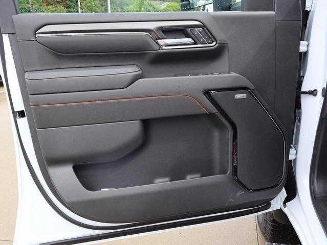 Photo of 2025 Summit White GMC Sierra 2500