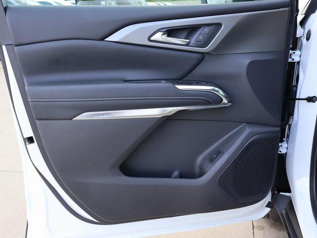 Photo of 2025 Summit White Chevrolet Traverse