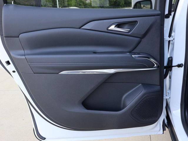 Photo of 2025 Summit White Chevrolet Traverse