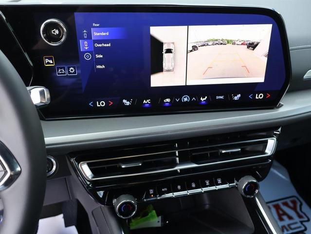 Photo of 2025 Summit White Chevrolet Traverse