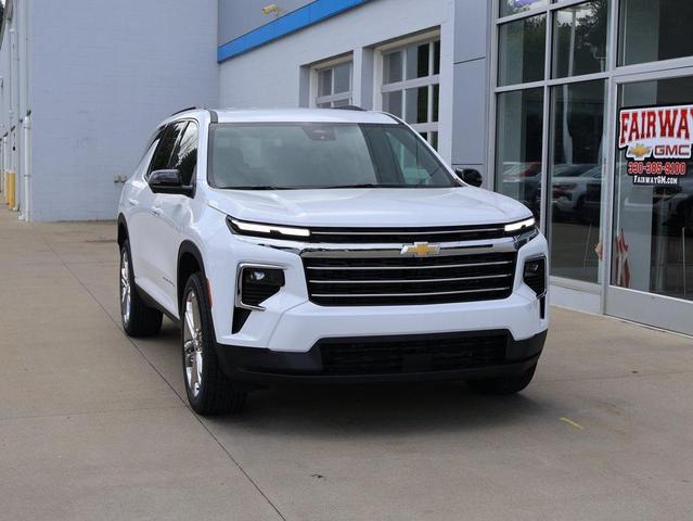 Photo of 2025 Summit White Chevrolet Traverse