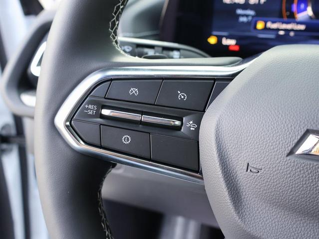 Photo of 2025 Summit White Chevrolet Traverse