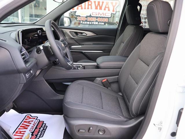 Photo of 2025 Summit White Chevrolet Traverse