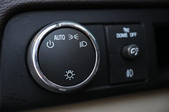 Photo of 2014 White Diamond Tricoat Cadillac Escalade ESV