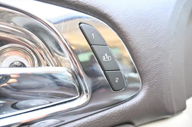 Photo of 2014 White Diamond Tricoat Cadillac Escalade ESV