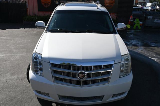 Photo of 2014 White Diamond Tricoat Cadillac Escalade ESV