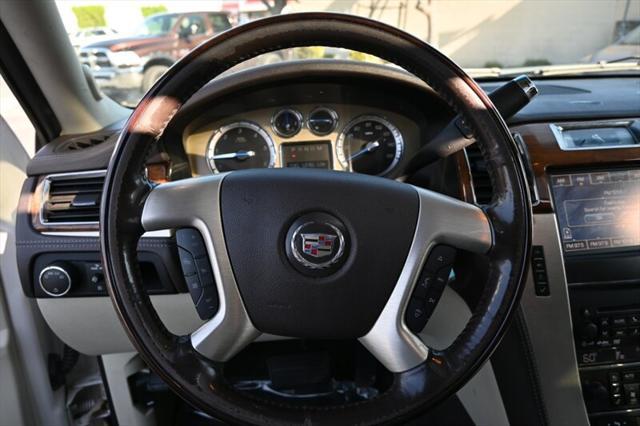 Photo of 2014 White Diamond Tricoat Cadillac Escalade ESV