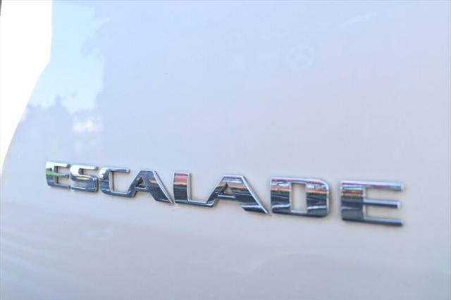Photo of 2014 White Diamond Tricoat Cadillac Escalade ESV