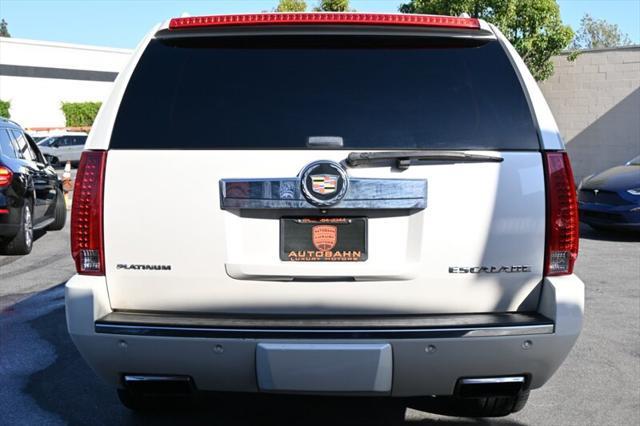 Photo of 2014 White Diamond Tricoat Cadillac Escalade ESV