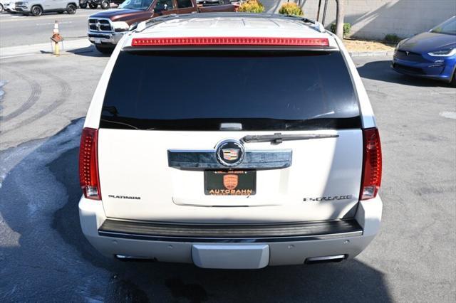 Photo of 2014 White Diamond Tricoat Cadillac Escalade ESV