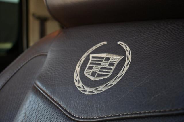 Photo of 2014 White Diamond Tricoat Cadillac Escalade ESV