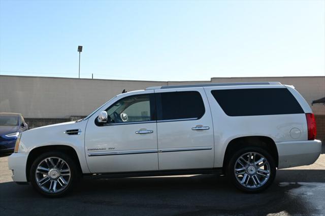 Photo of 2014 White Diamond Tricoat Cadillac Escalade ESV