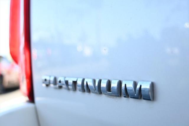 Photo of 2014 White Diamond Tricoat Cadillac Escalade ESV