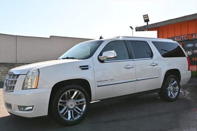 Photo of 2014 White Diamond Tricoat Cadillac Escalade ESV