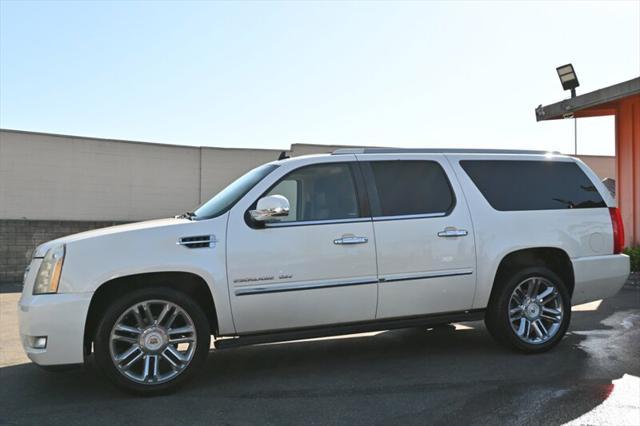 Photo of 2014 White Diamond Tricoat Cadillac Escalade ESV