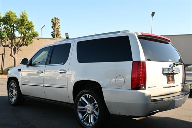 Photo of 2014 White Diamond Tricoat Cadillac Escalade ESV