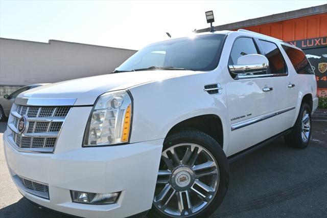 Photo of 2014 White Diamond Tricoat Cadillac Escalade ESV