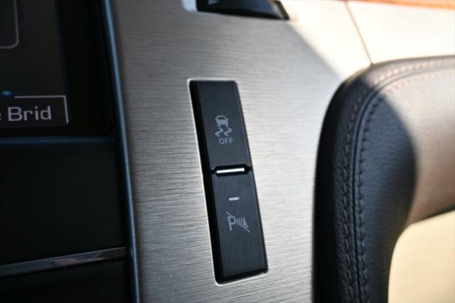 Photo of 2014 White Diamond Tricoat Cadillac Escalade ESV