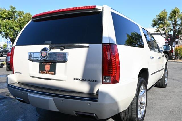 Photo of 2014 White Diamond Tricoat Cadillac Escalade ESV