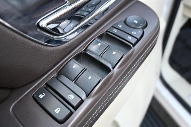 Photo of 2014 White Diamond Tricoat Cadillac Escalade ESV