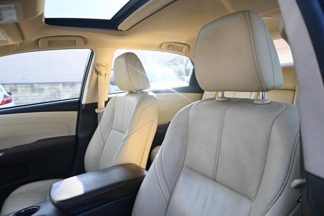 Photo of 2015 Creme Brulee Mica Toyota Avalon Hybrid
