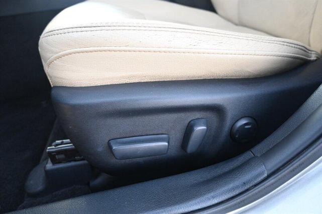 Photo of 2015 Creme Brulee Mica Toyota Avalon Hybrid