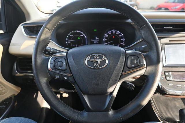 Photo of 2015 Creme Brulee Mica Toyota Avalon Hybrid