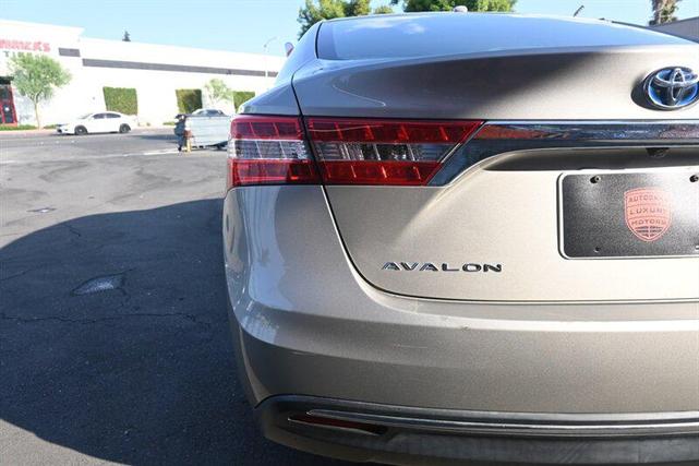 Photo of 2015 Creme Brulee Mica Toyota Avalon Hybrid